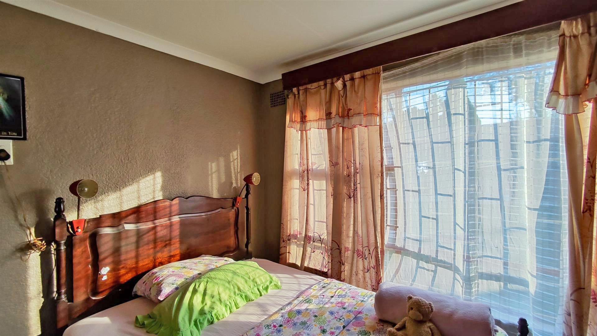 Bed Room 1 - 10 square meters of property in Primrose