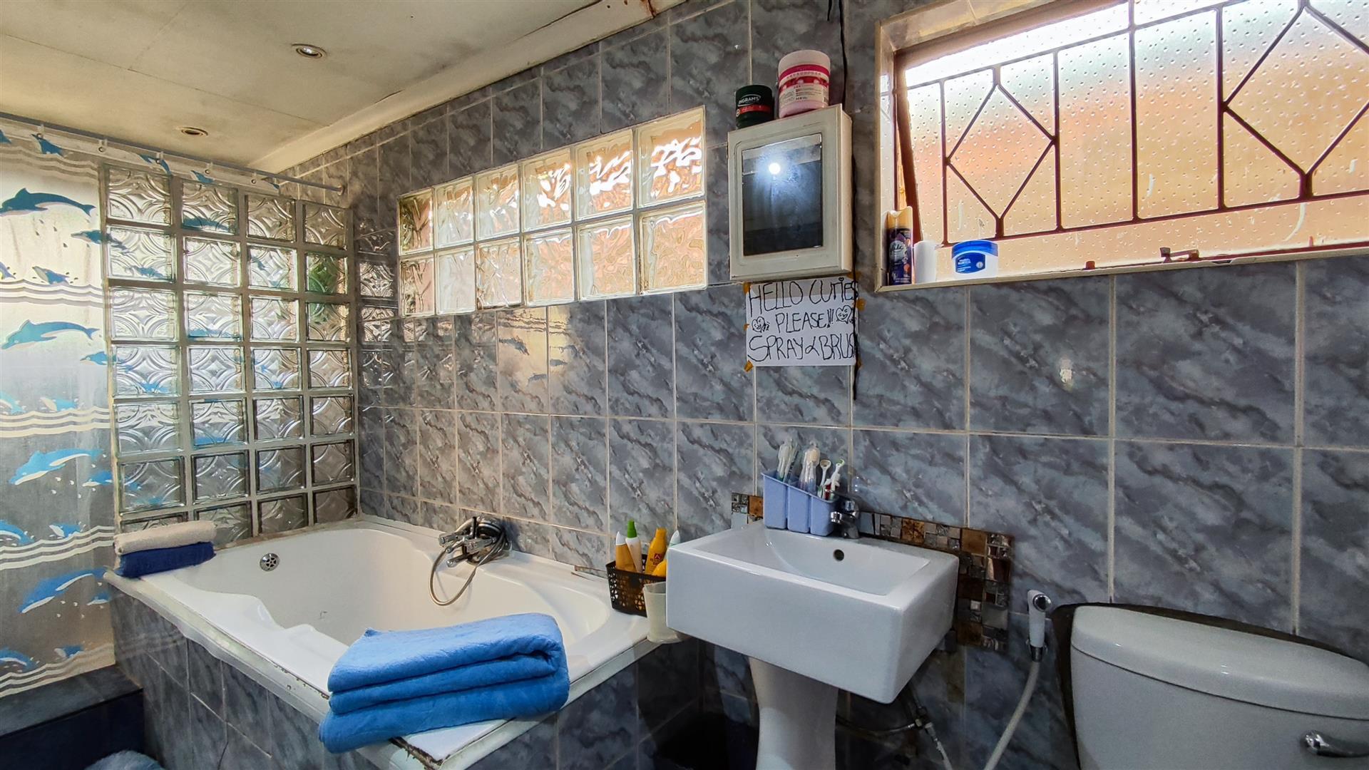 Bathroom 1 - 10 square meters of property in Primrose