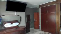 Bed Room 1 of property in Primrose