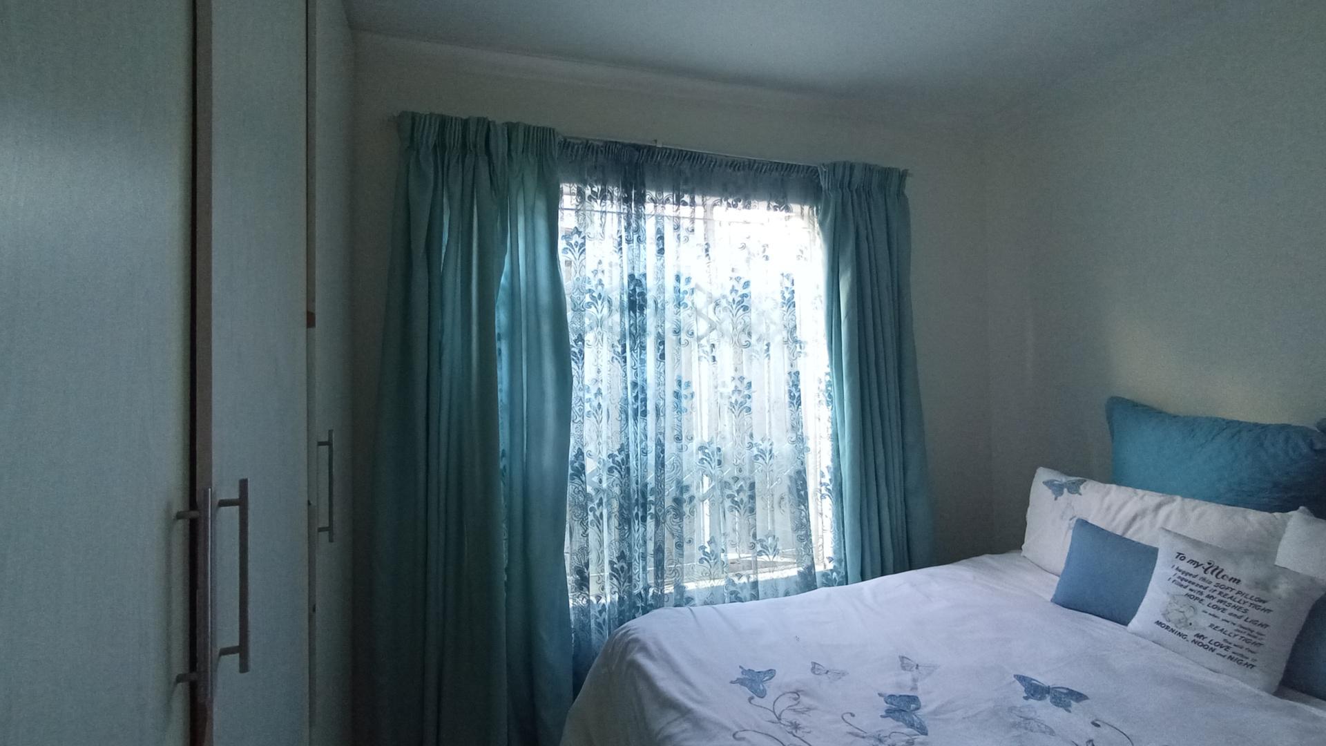 Bed Room 2 - 10 square meters of property in Soshanguve East