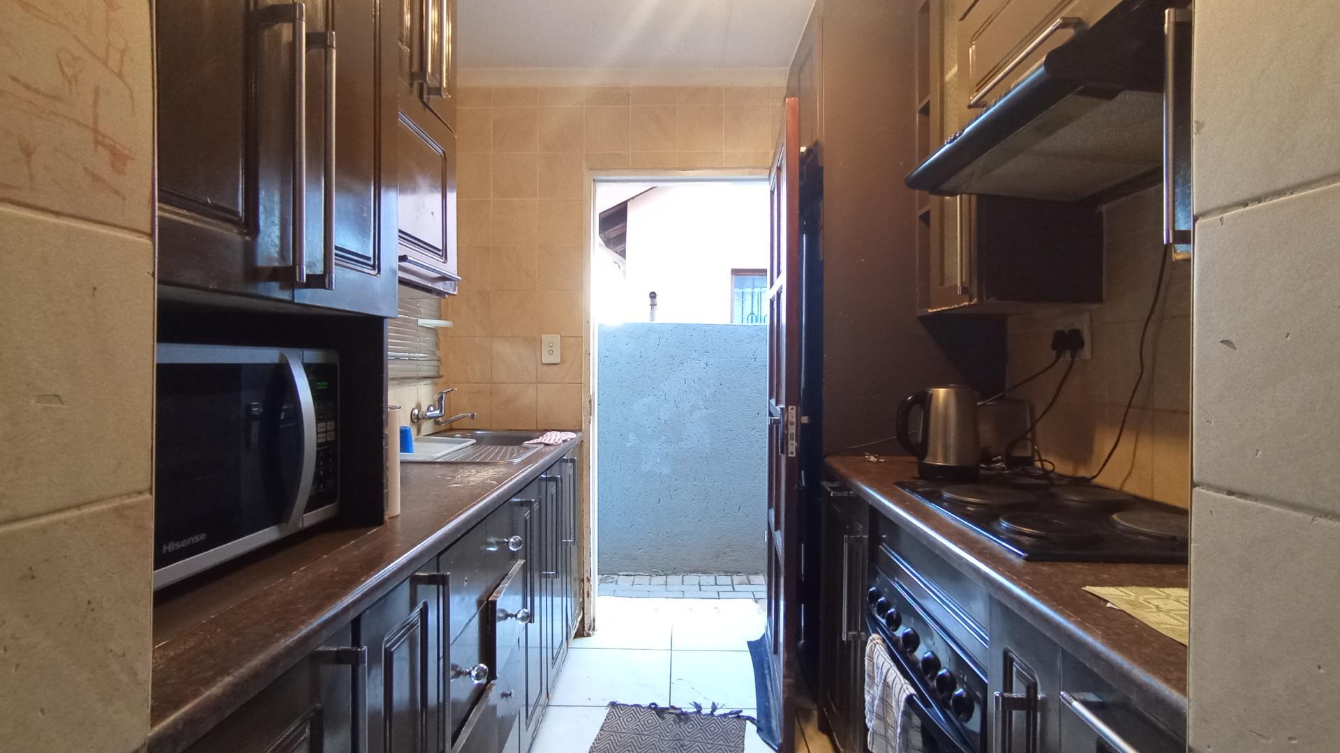 Kitchen - 5 square meters of property in Soshanguve East