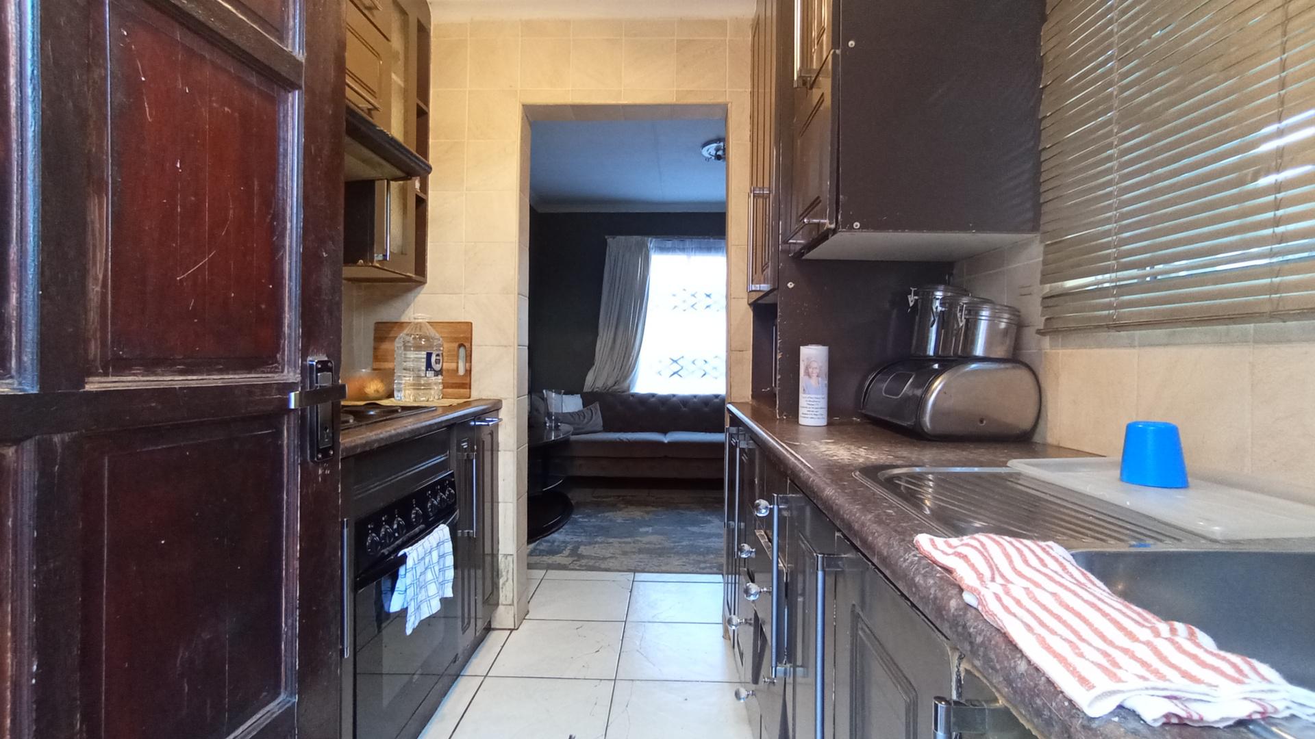 Kitchen - 5 square meters of property in Soshanguve East