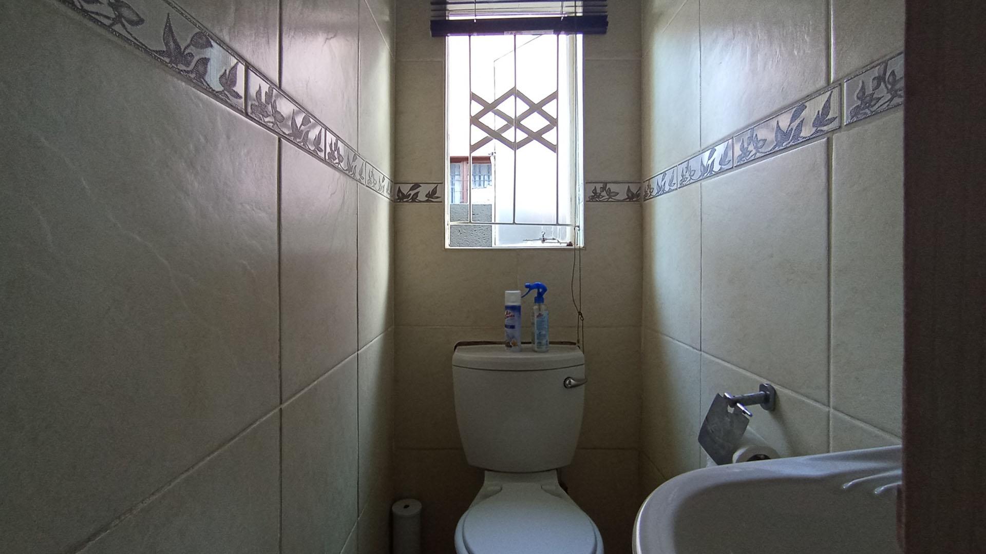 Bathroom 1 - 6 square meters of property in Soshanguve East