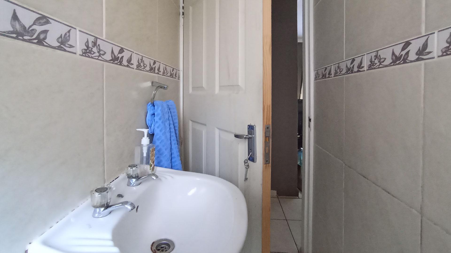 Bathroom 1 - 6 square meters of property in Soshanguve East