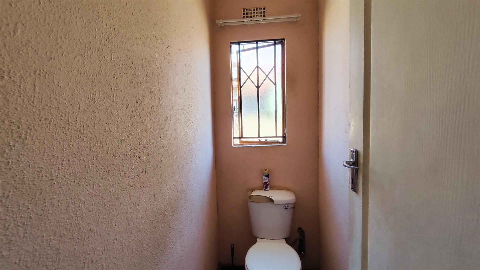 Bathroom 1 - 6 square meters of property in Alliance