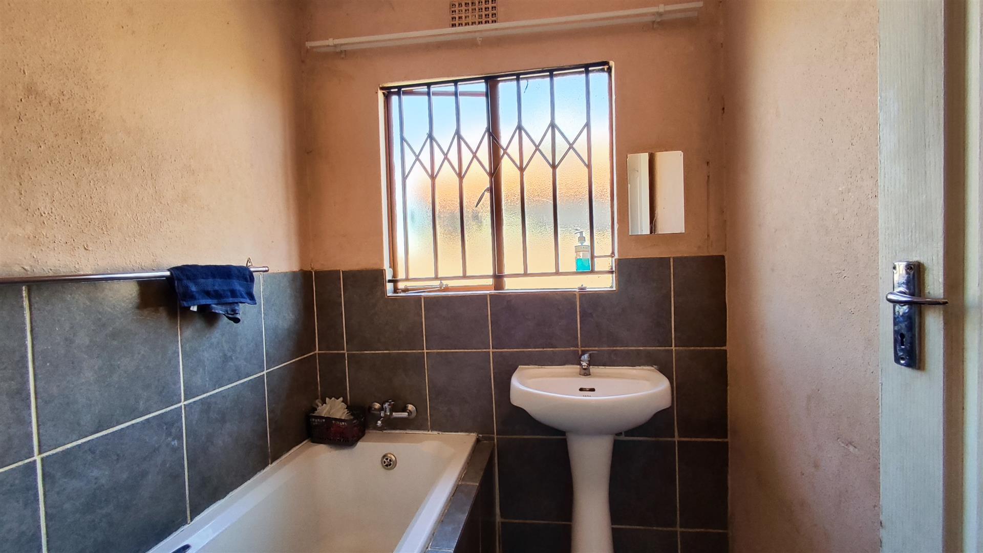 Bathroom 1 - 6 square meters of property in Alliance