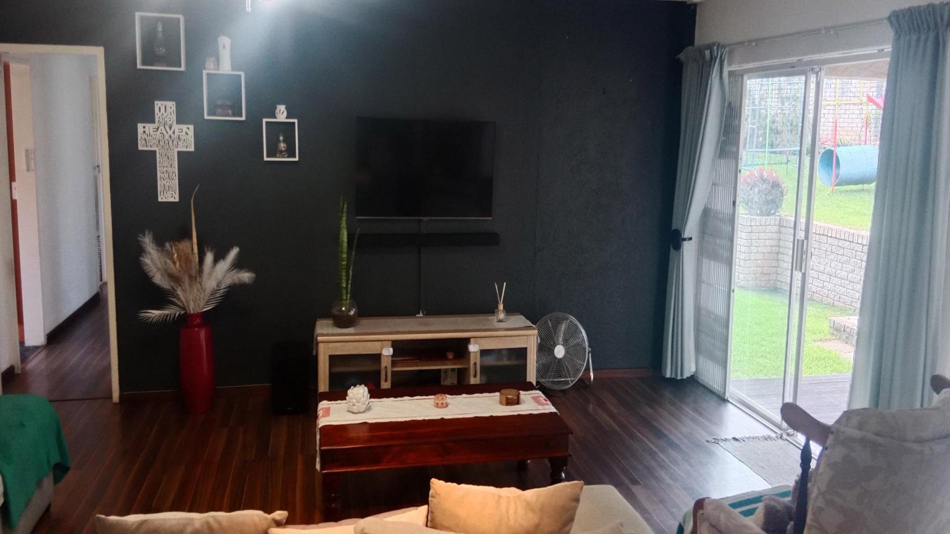 Lounges of property in Weltevreden Park