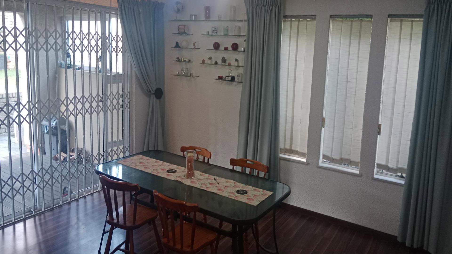 Dining Room of property in Weltevreden Park