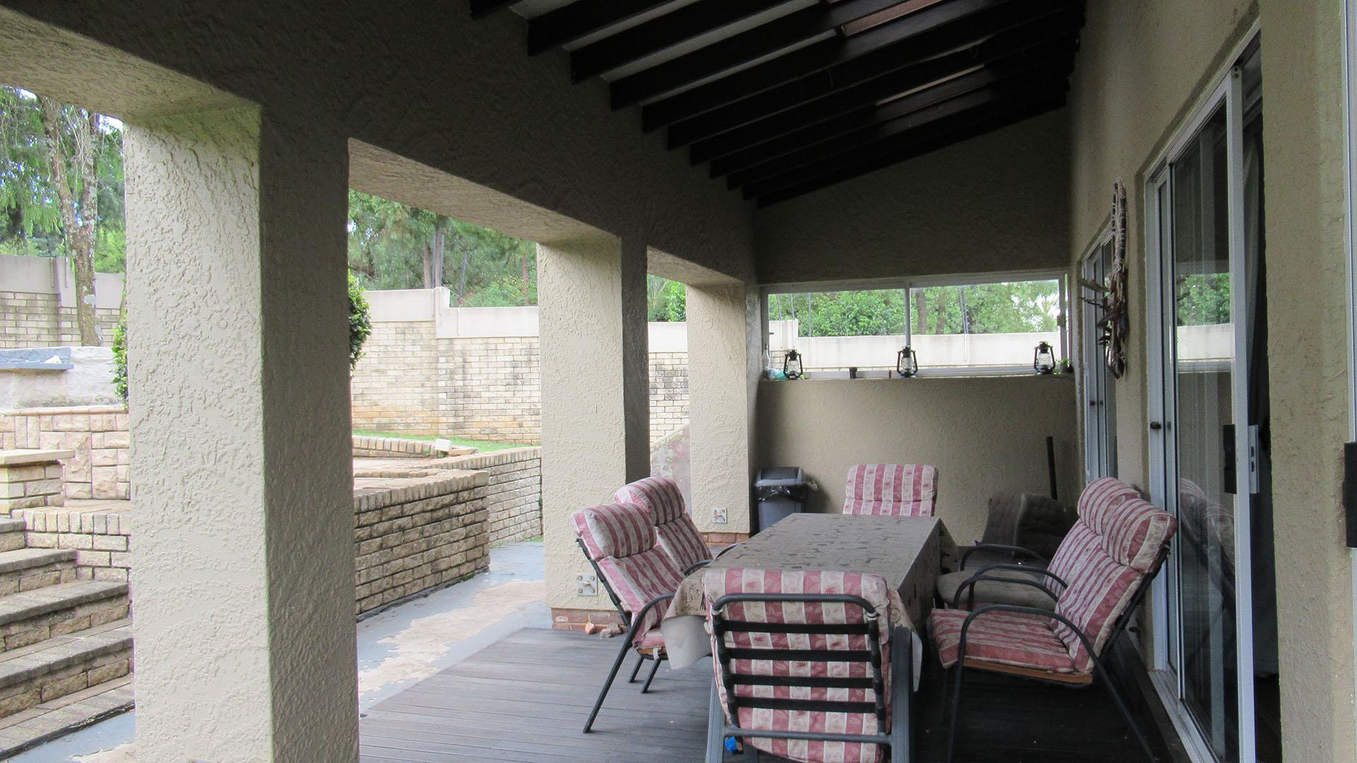 Patio - 27 square meters of property in Weltevreden Park