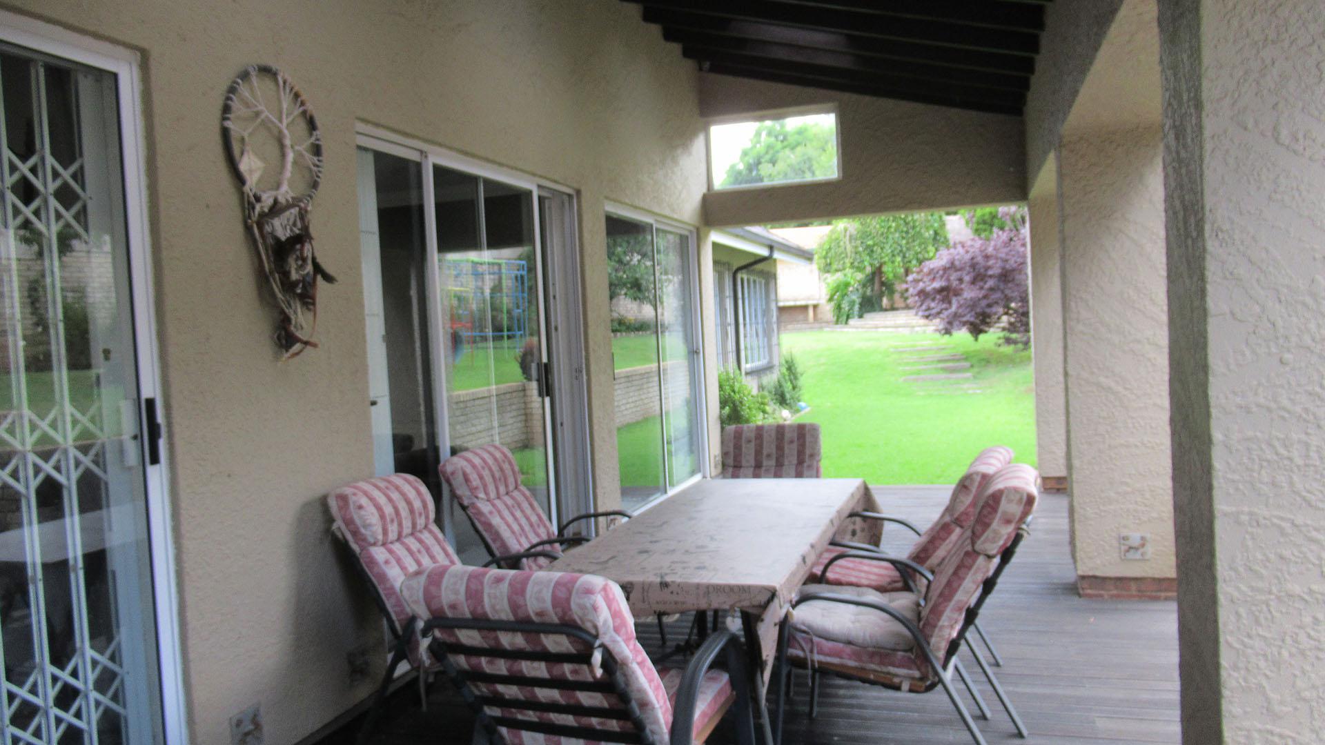 Patio - 27 square meters of property in Weltevreden Park