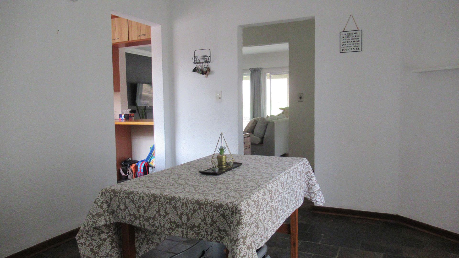 Dining Room - 13 square meters of property in Weltevreden Park