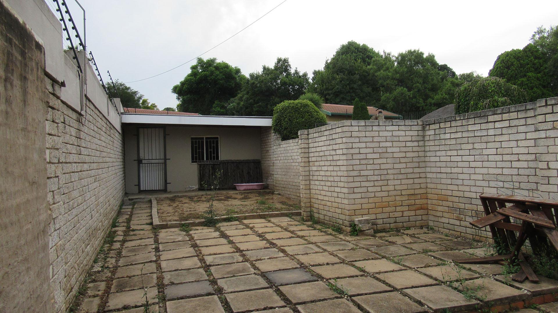 Backyard of property in Weltevreden Park