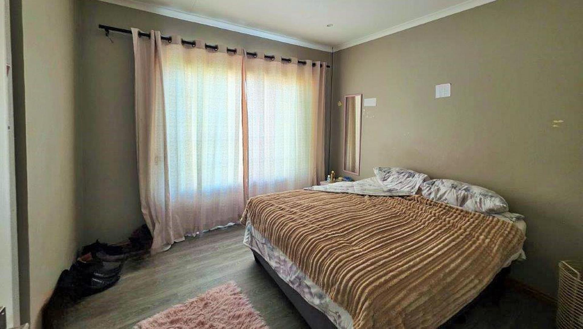 Bed Room 1 of property in Waterkloof (Rustenburg)