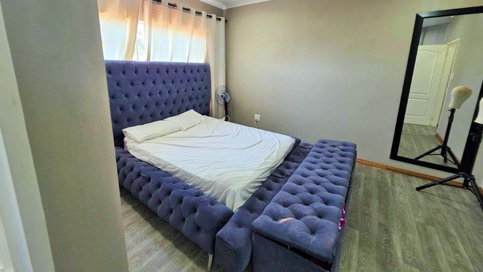 Main Bedroom of property in Waterkloof (Rustenburg)