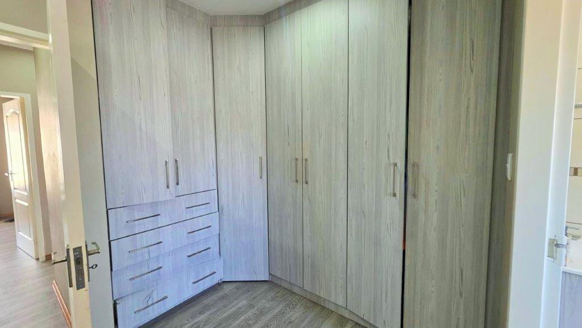 Main Bedroom of property in Waterkloof (Rustenburg)