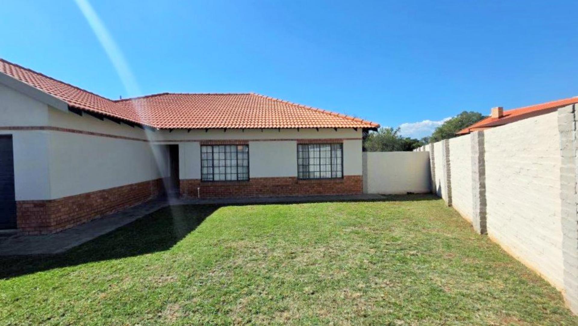 Front View of property in Waterkloof (Rustenburg)