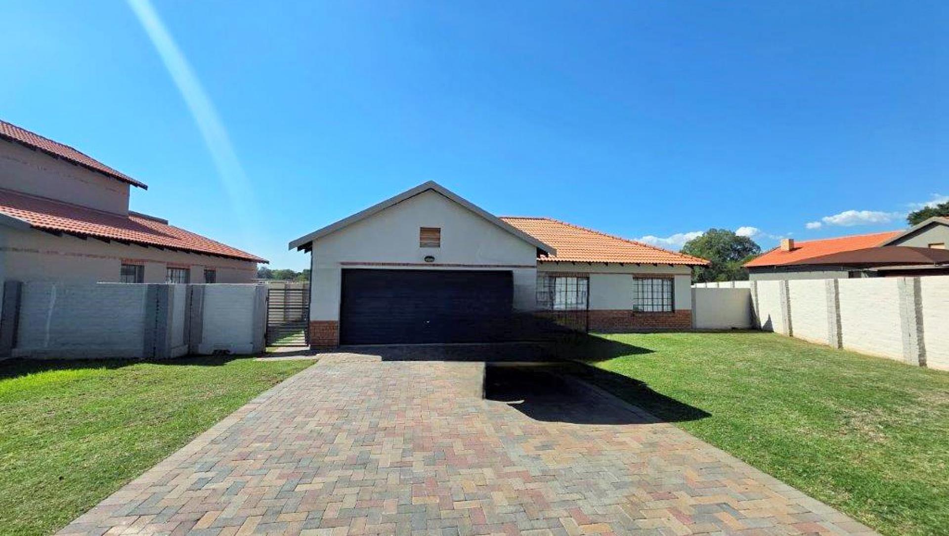 Front View of property in Waterkloof (Rustenburg)