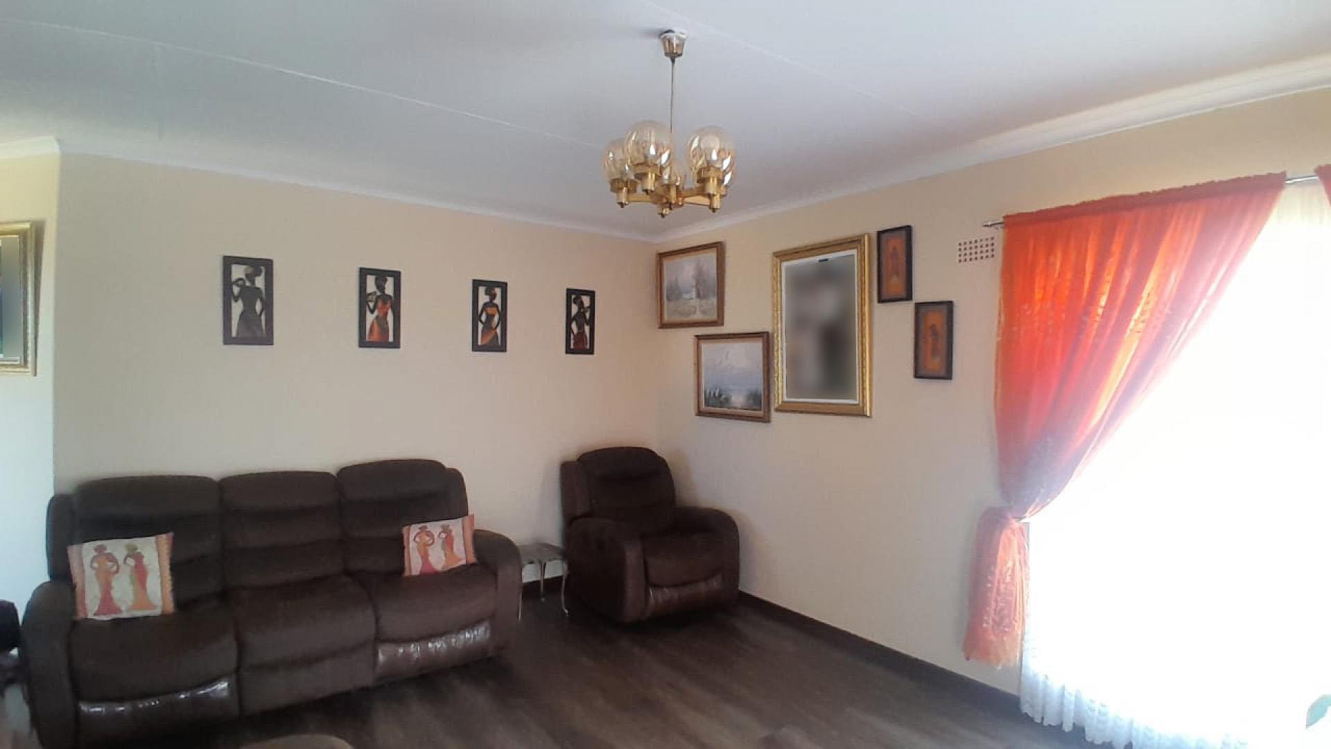 Lounges of property in Fochville