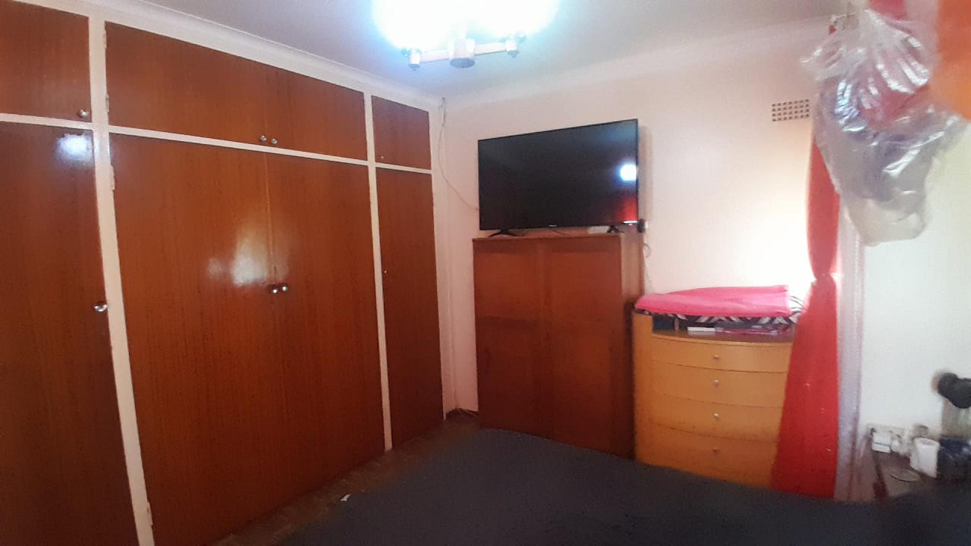 Main Bedroom of property in Fochville