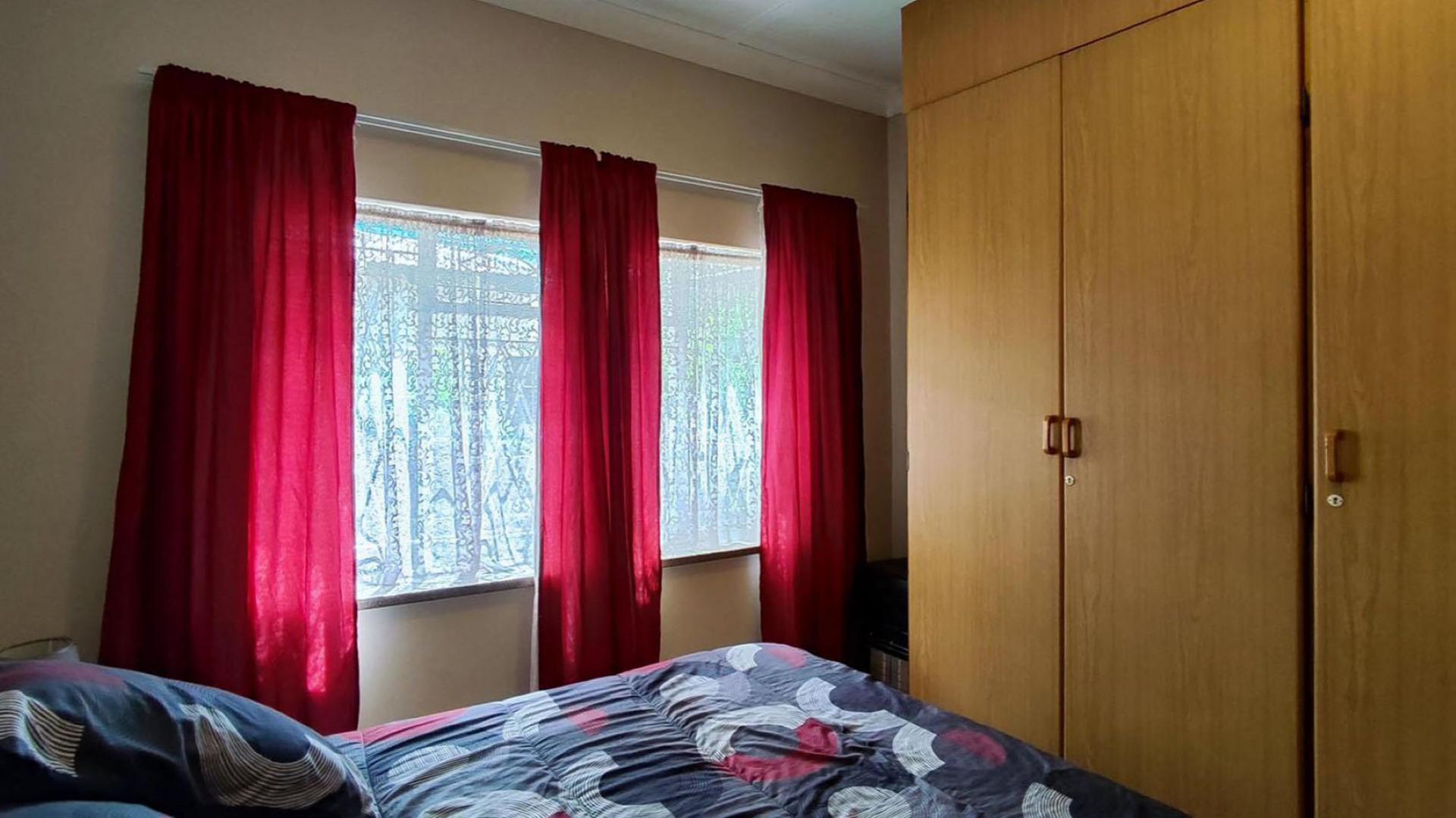 Bed Room 1 of property in Heidelberg - GP