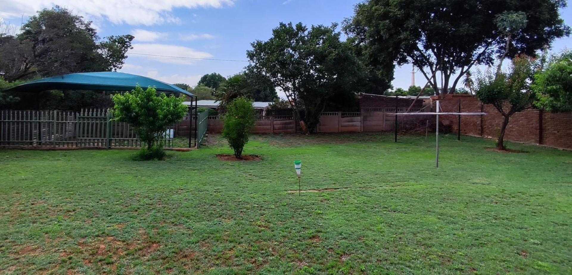 Backyard of property in Heidelberg - GP