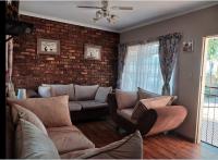 Lounges of property in The Orchards