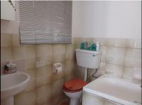 Bathroom 1 of property in The Orchards