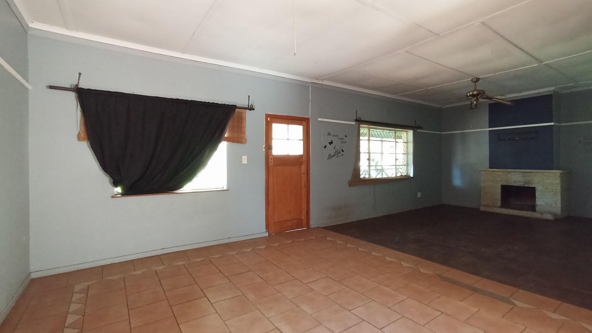 Dining Room - 25 square meters of property in Cullinan