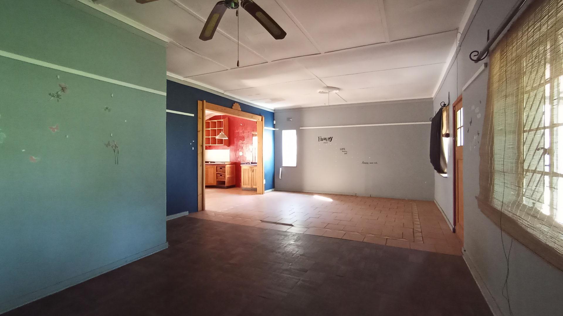 Lounges - 14 square meters of property in Cullinan