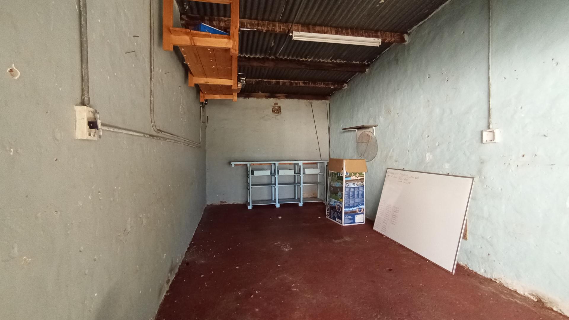 Garage - 23 square meters of property in Cullinan