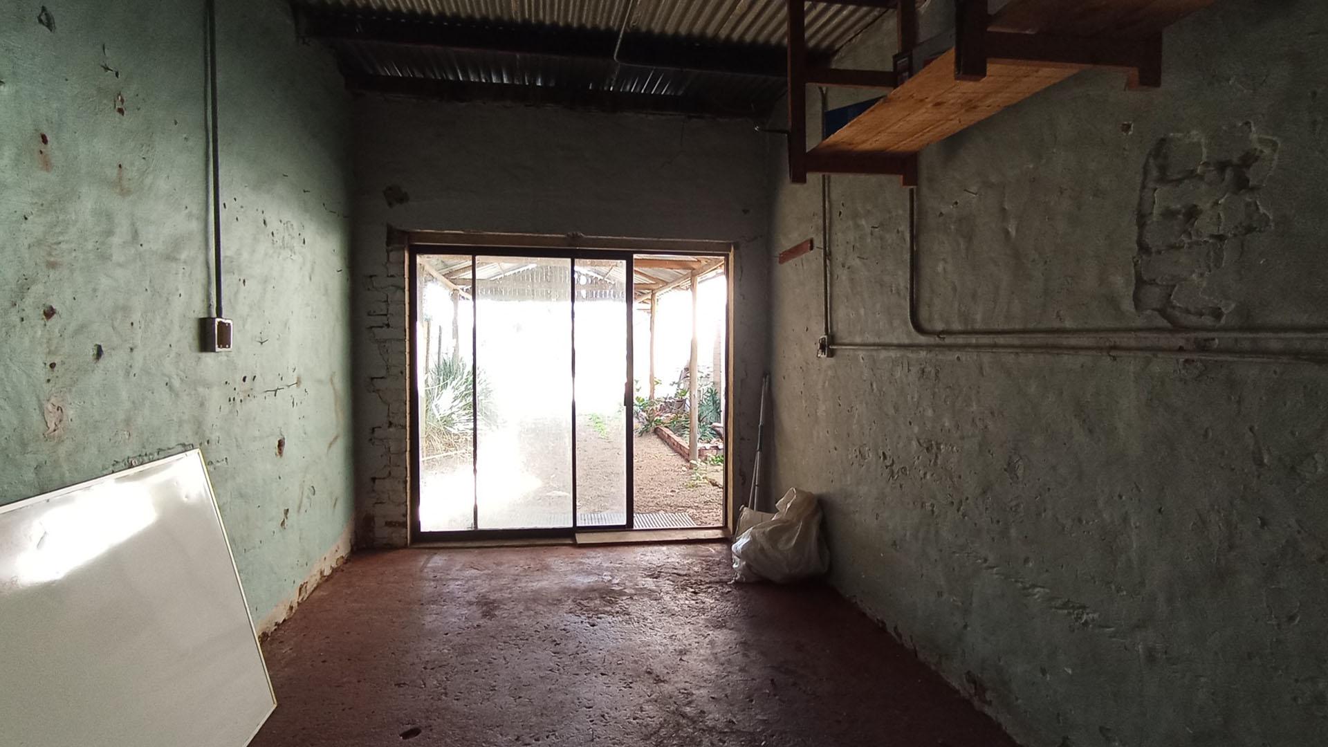 Garage - 23 square meters of property in Cullinan