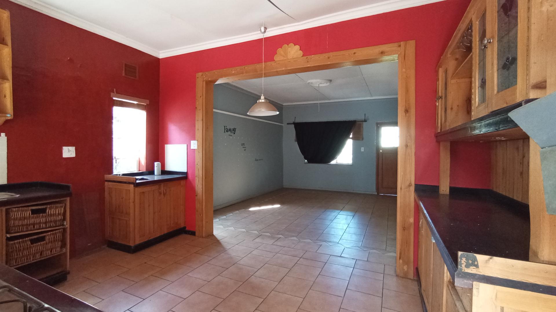 Kitchen - 13 square meters of property in Cullinan