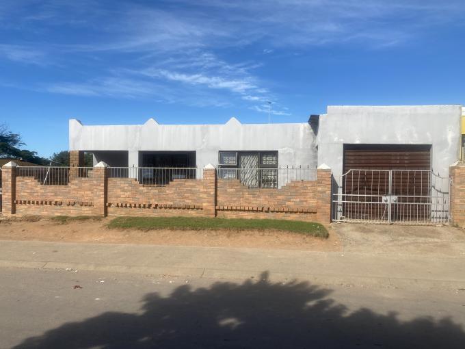 2 Bedroom House for Sale and to Rent For Sale in Port Elizabeth Central - MR676806