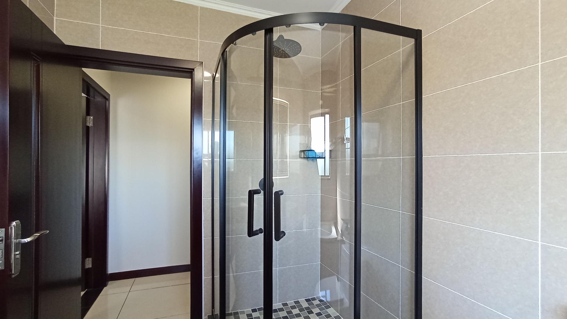 Bathroom 1 - 6 square meters of property in Carlswald