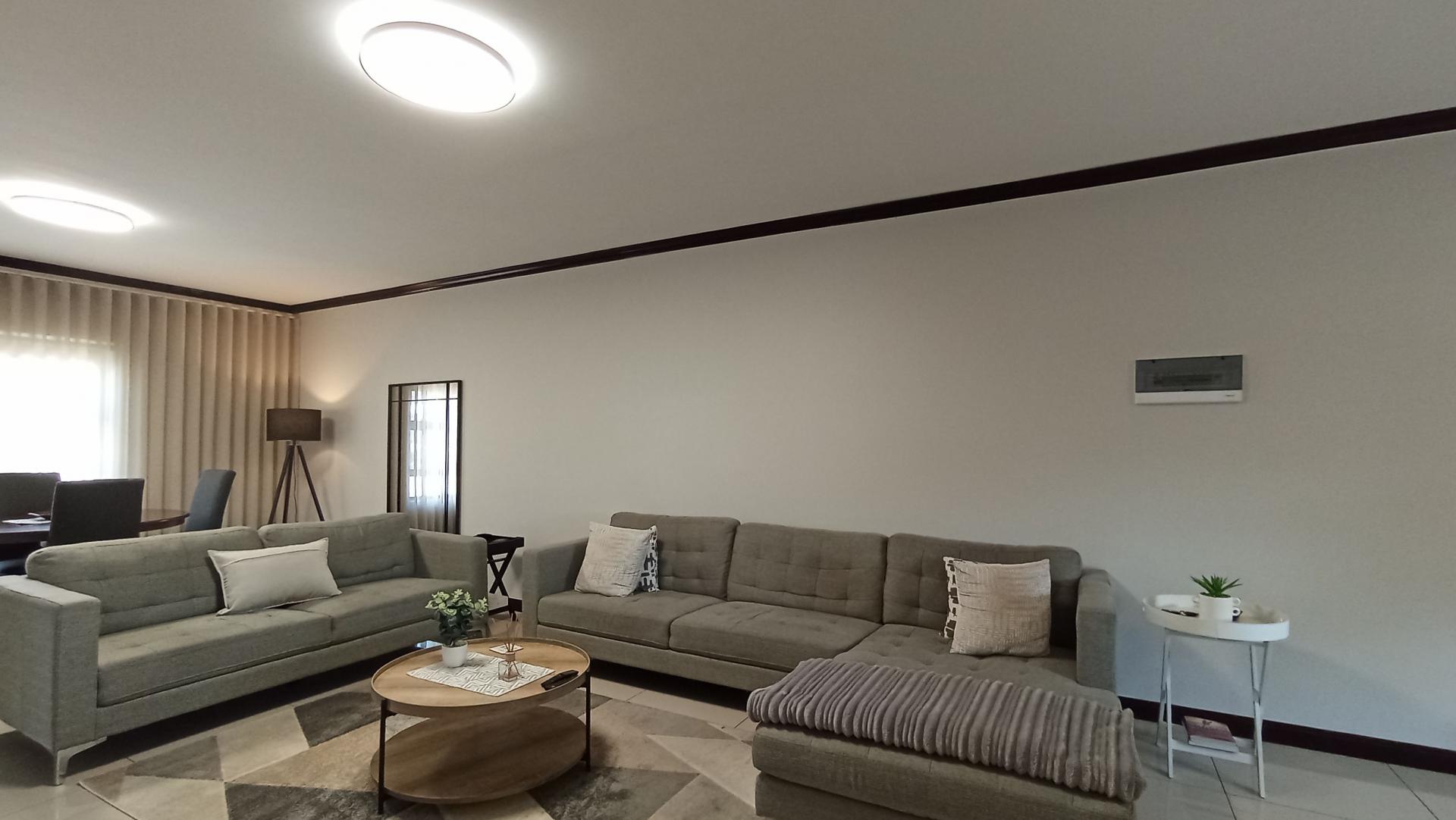 Lounges - 23 square meters of property in Carlswald