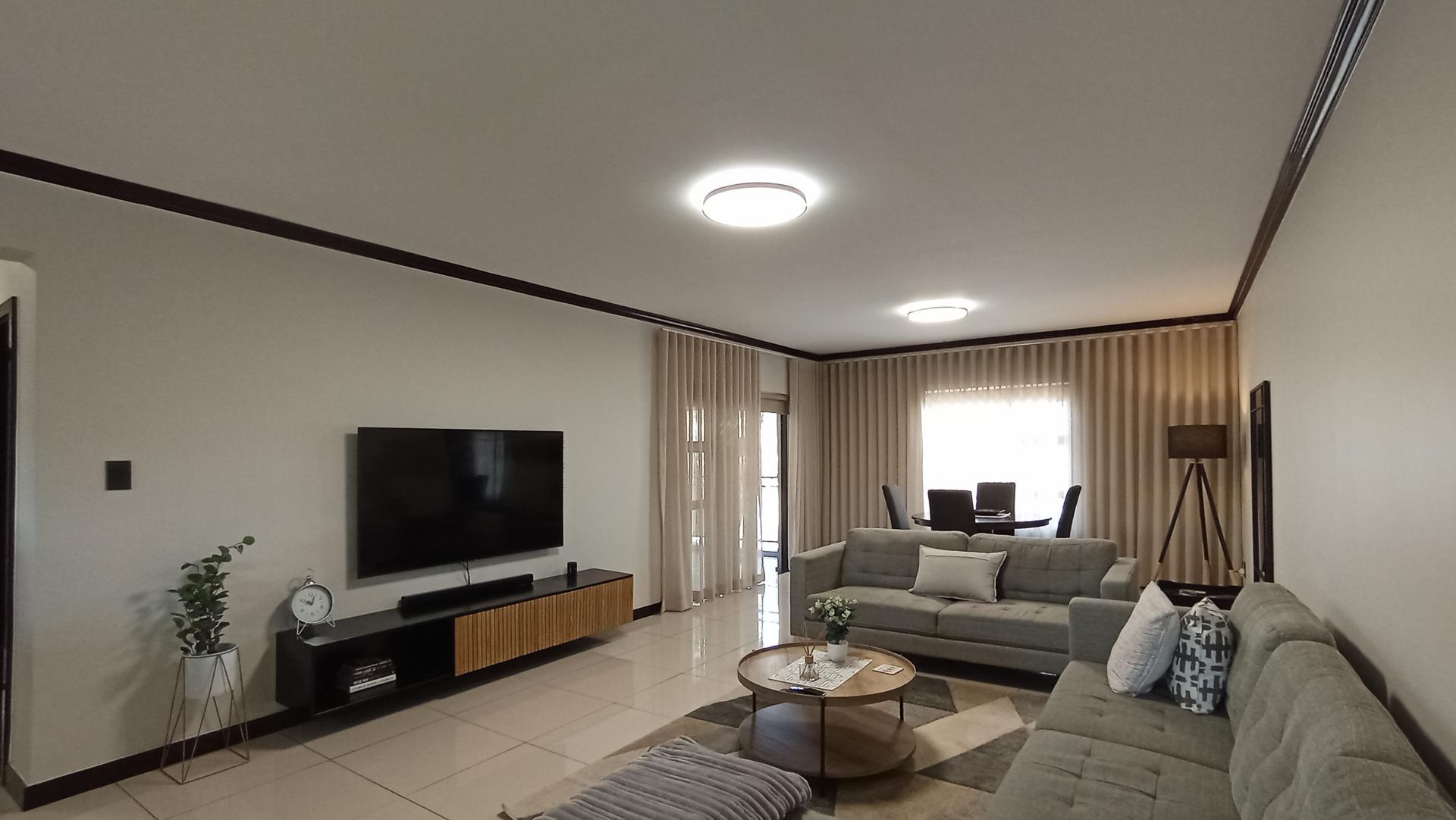 Lounges - 23 square meters of property in Carlswald