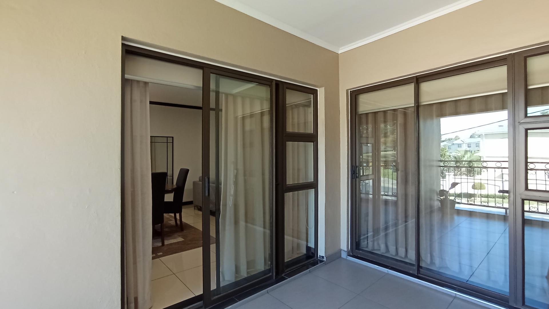 Balcony - 10 square meters of property in Carlswald