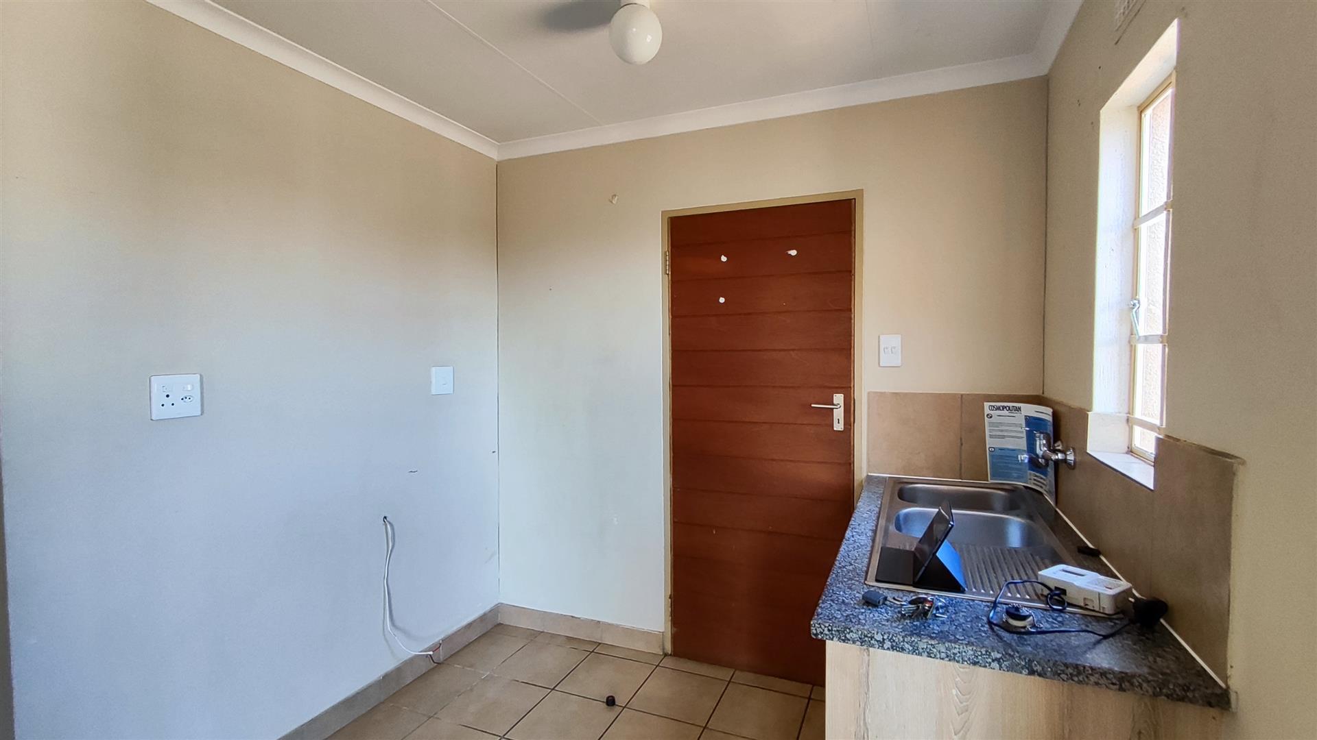 Kitchen - 7 square meters of property in Palm Ridge