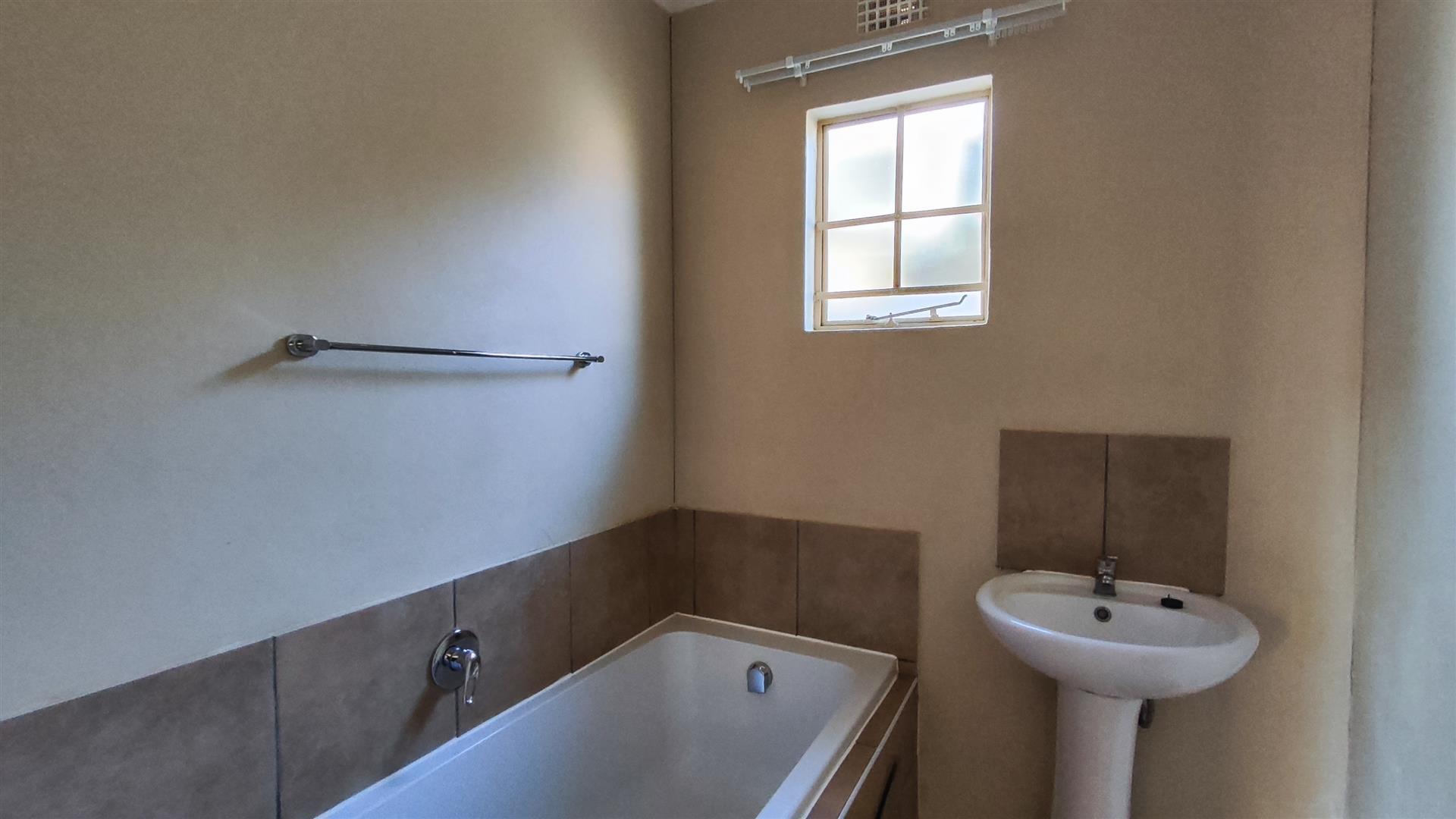 Bathroom 1 - 6 square meters of property in Palm Ridge