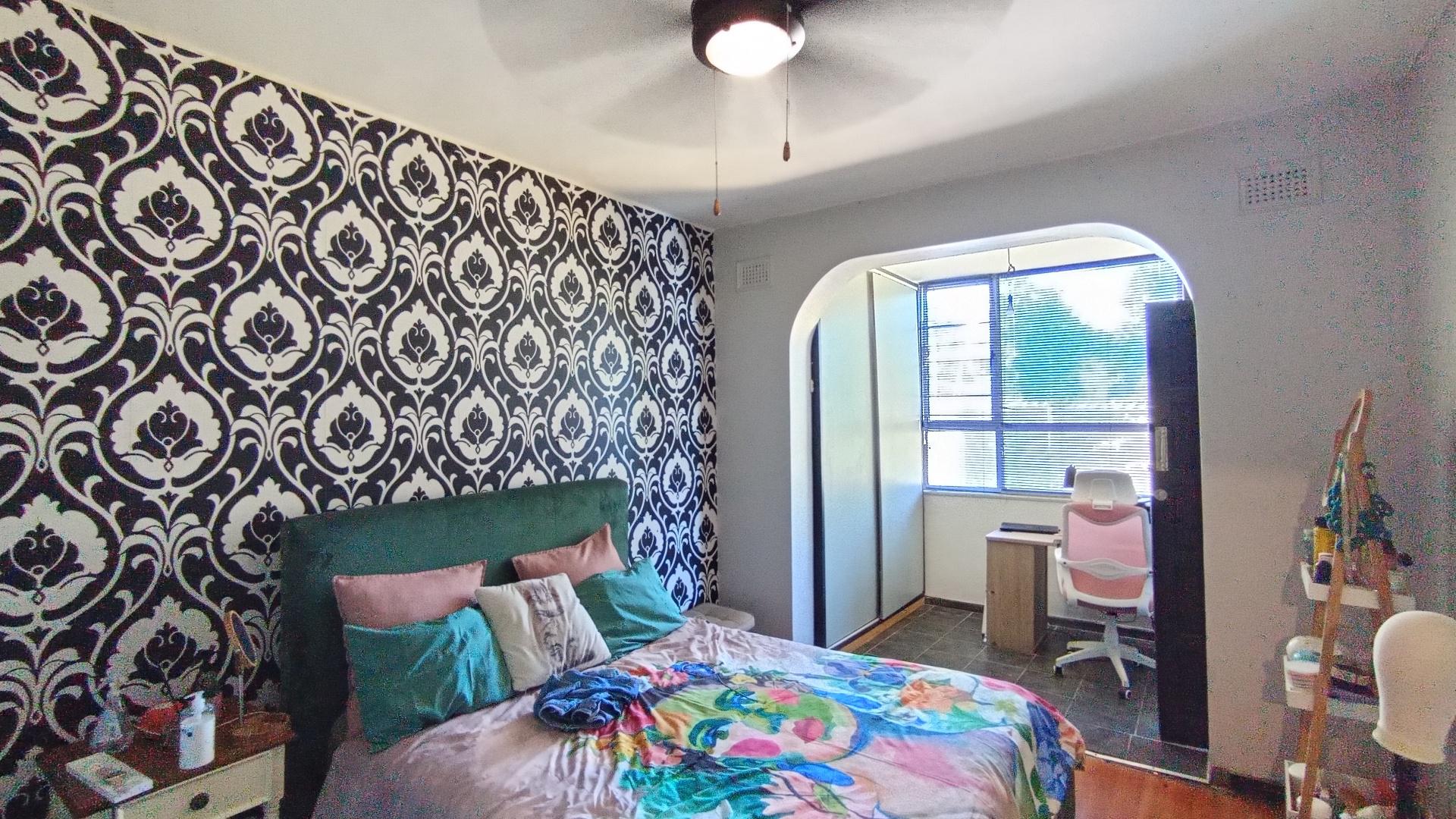 Bed Room 1 - 14 square meters of property in Windermere