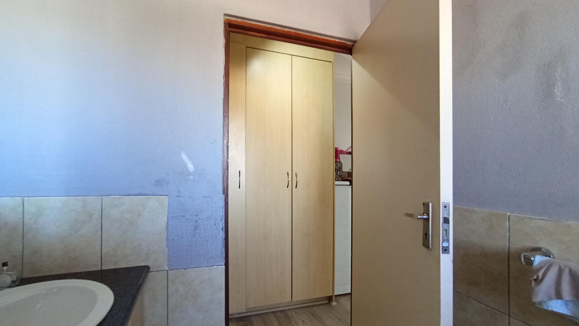 Main Bathroom - 6 square meters of property in Ferndale - JHB