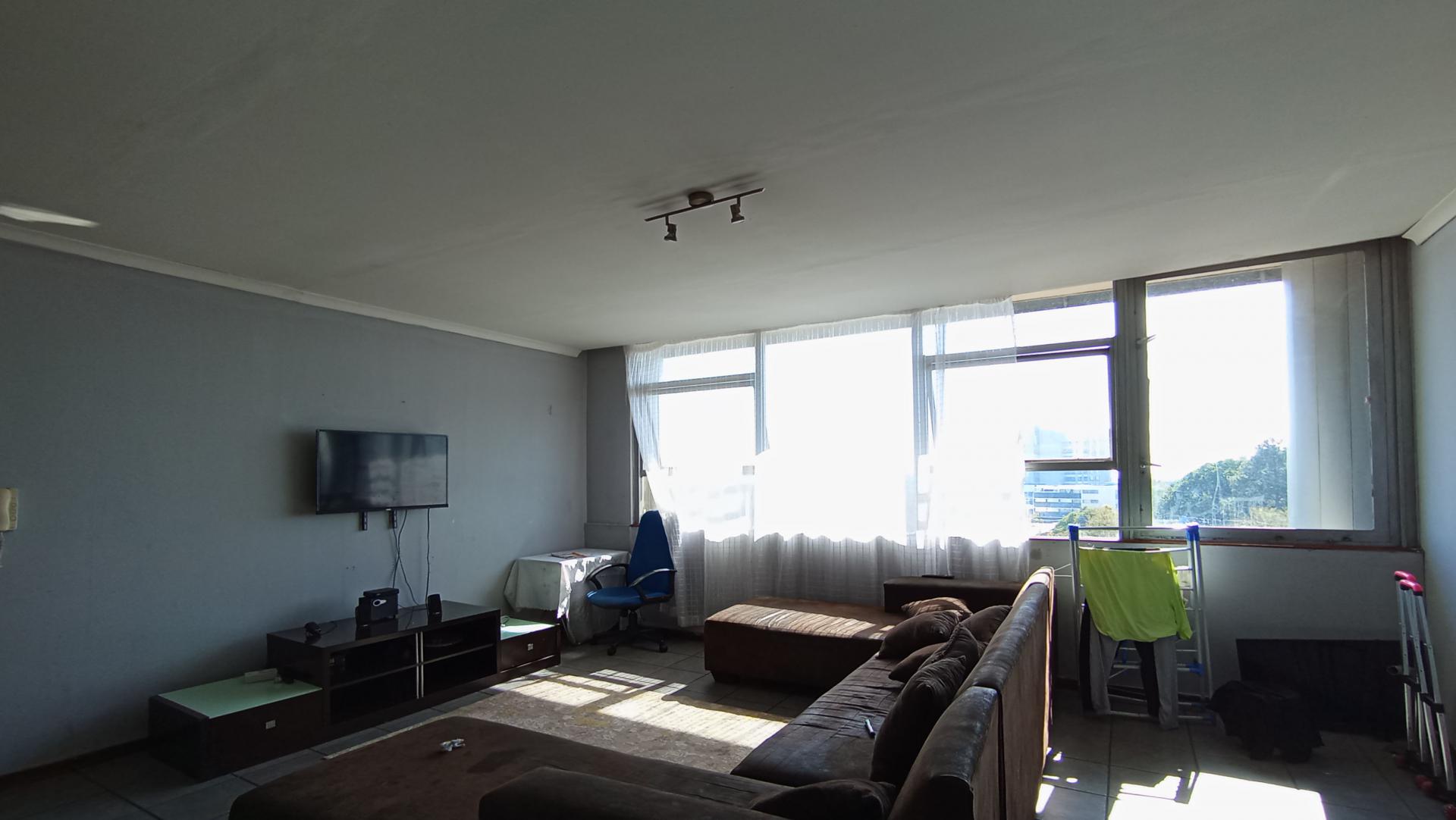 Lounges - 22 square meters of property in Ferndale - JHB