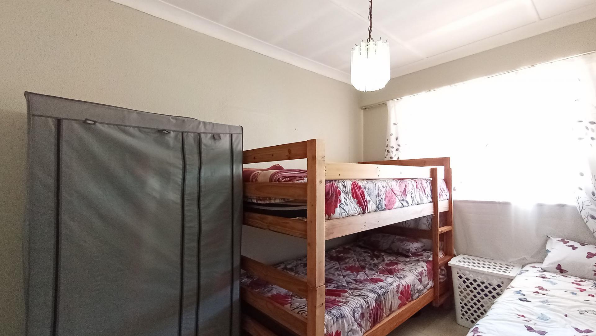 Bed Room 2 - 12 square meters of property in Florida