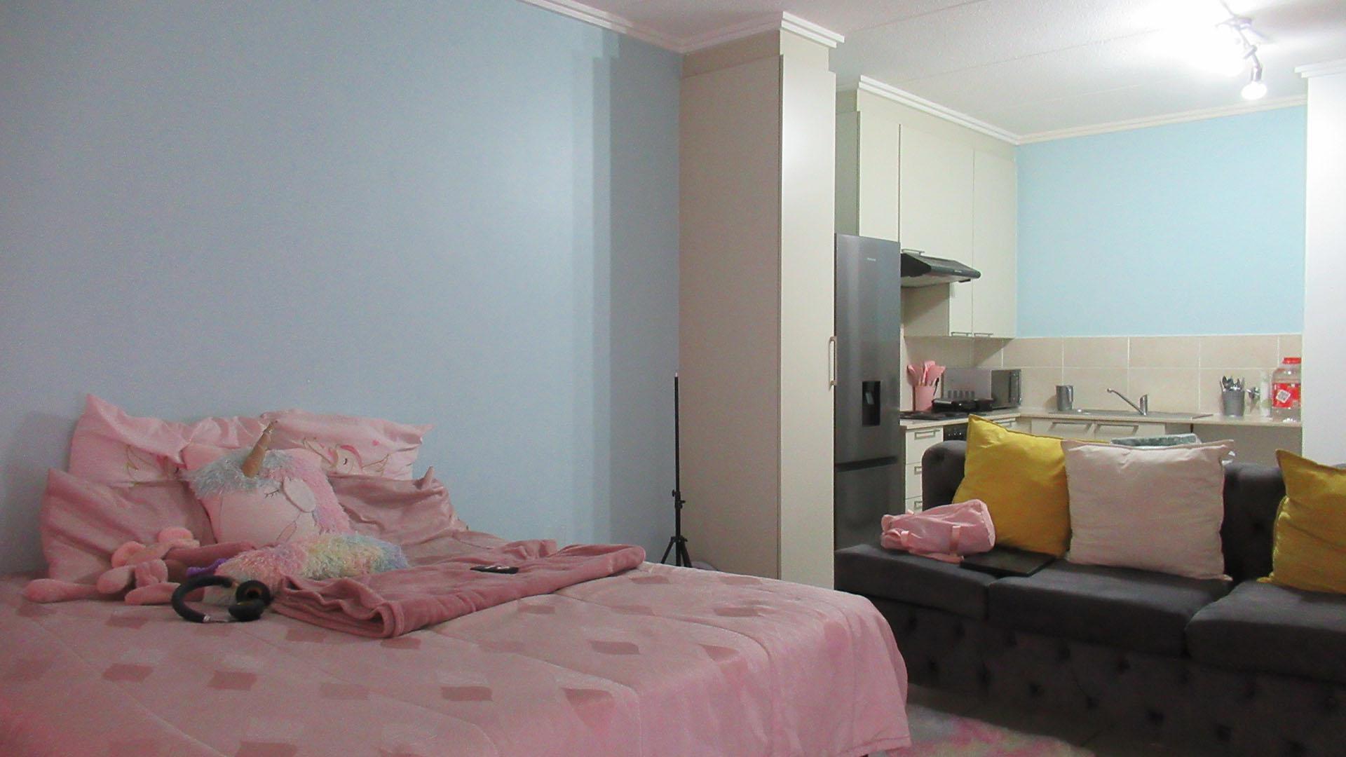 Bed Room 1 - 10 square meters of property in Paulshof