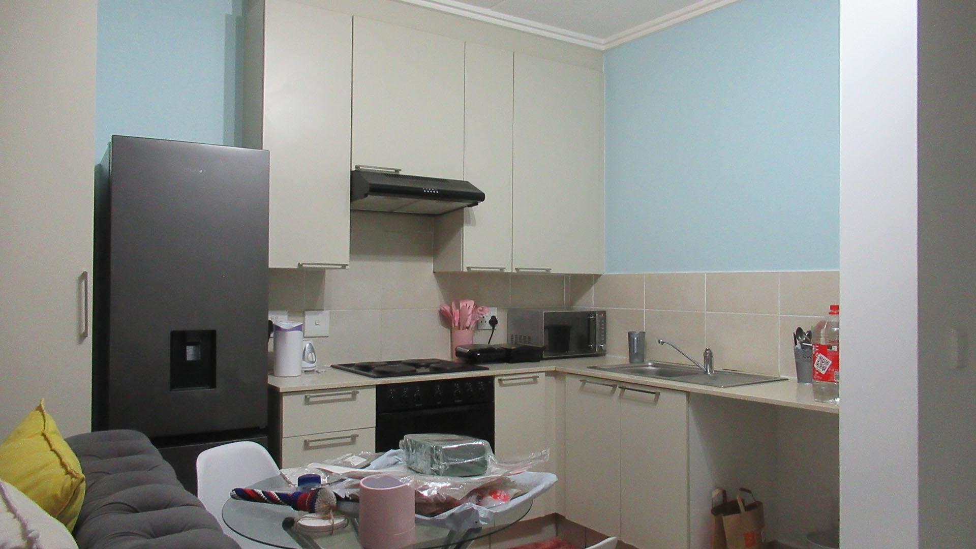 Lounges - 14 square meters of property in Paulshof