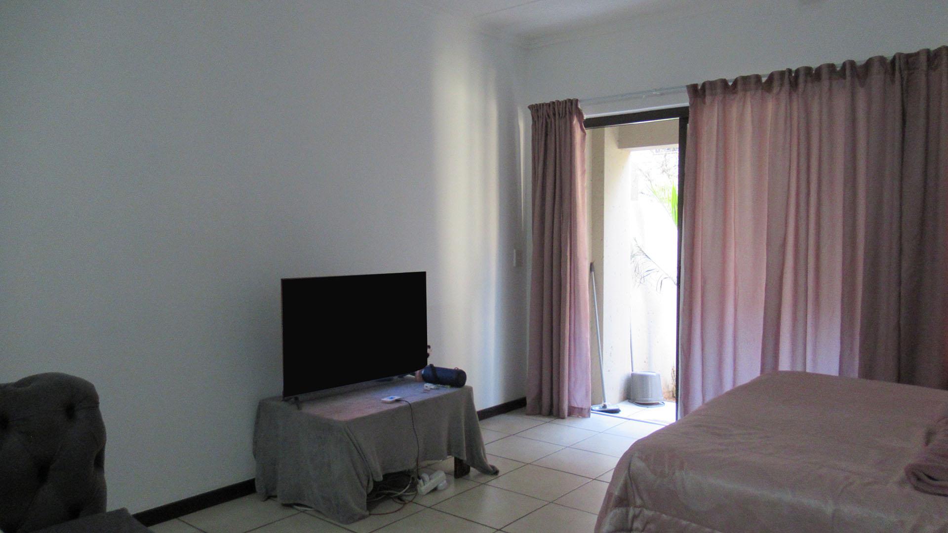 Bed Room 1 - 10 square meters of property in Paulshof