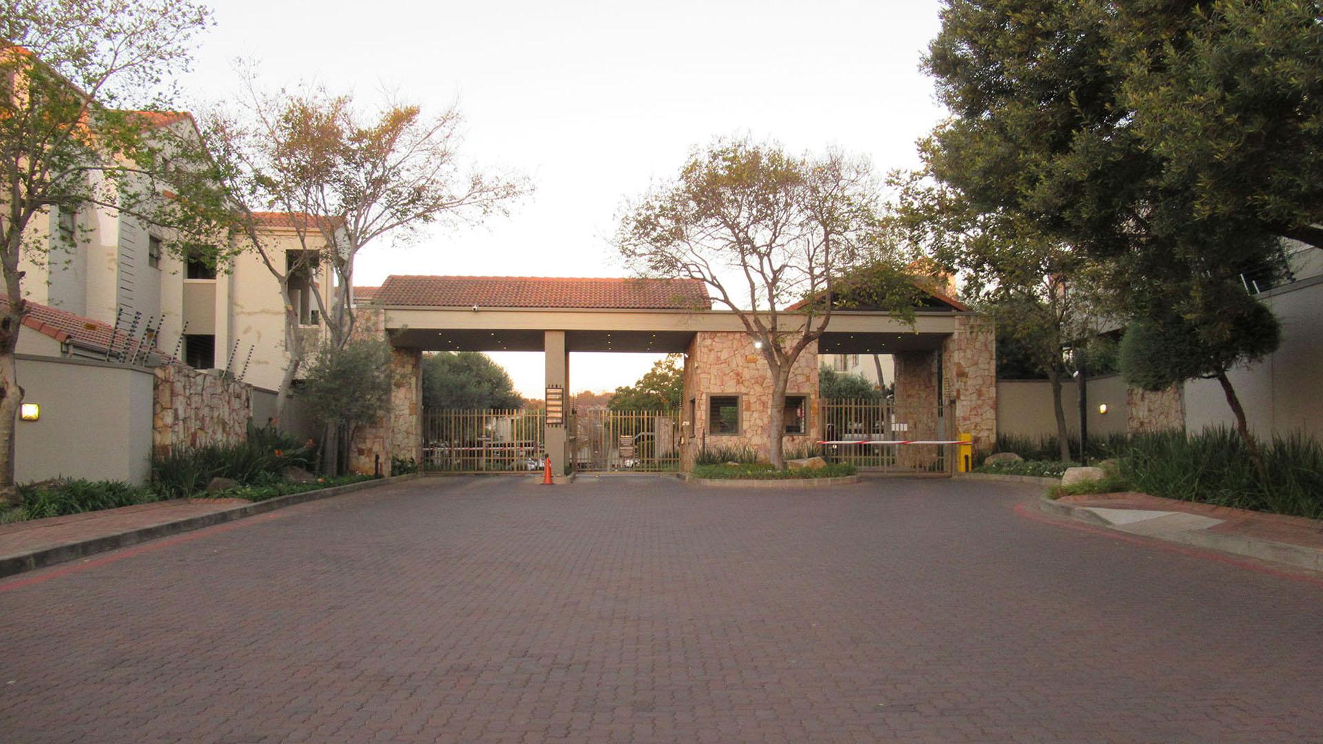 Front View of property in Paulshof