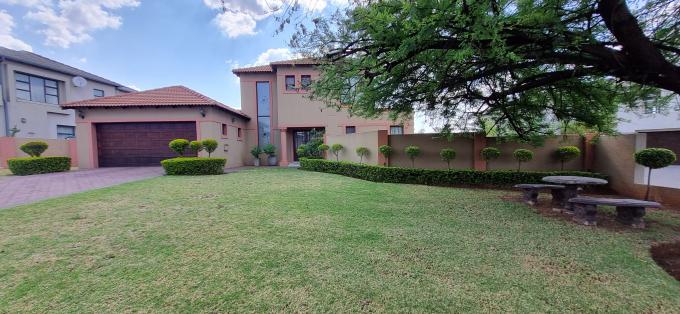 4 Bedroom House for Sale For Sale in Monavoni - MR676827