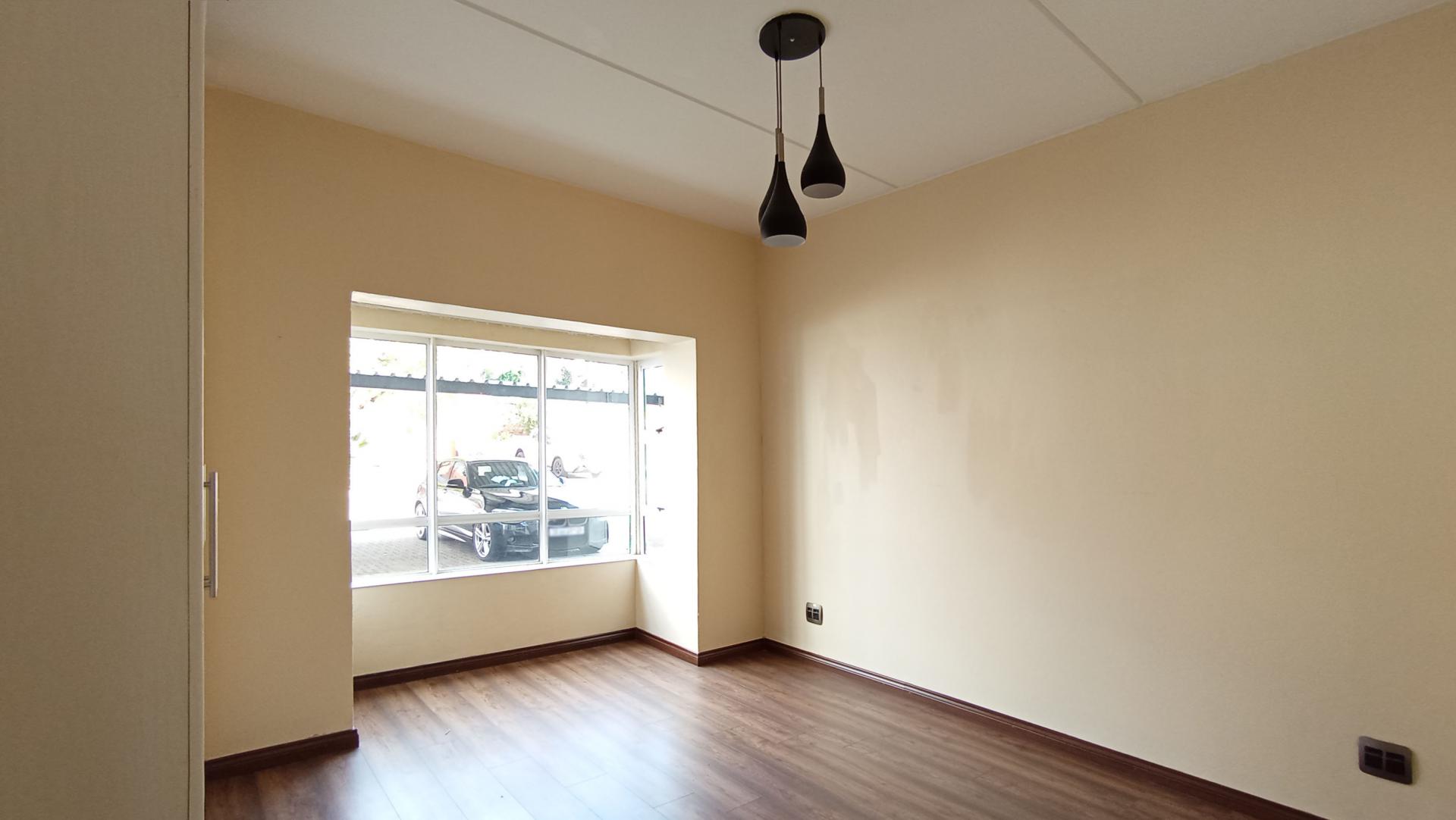 Bed Room 1 - 19 square meters of property in Parkview