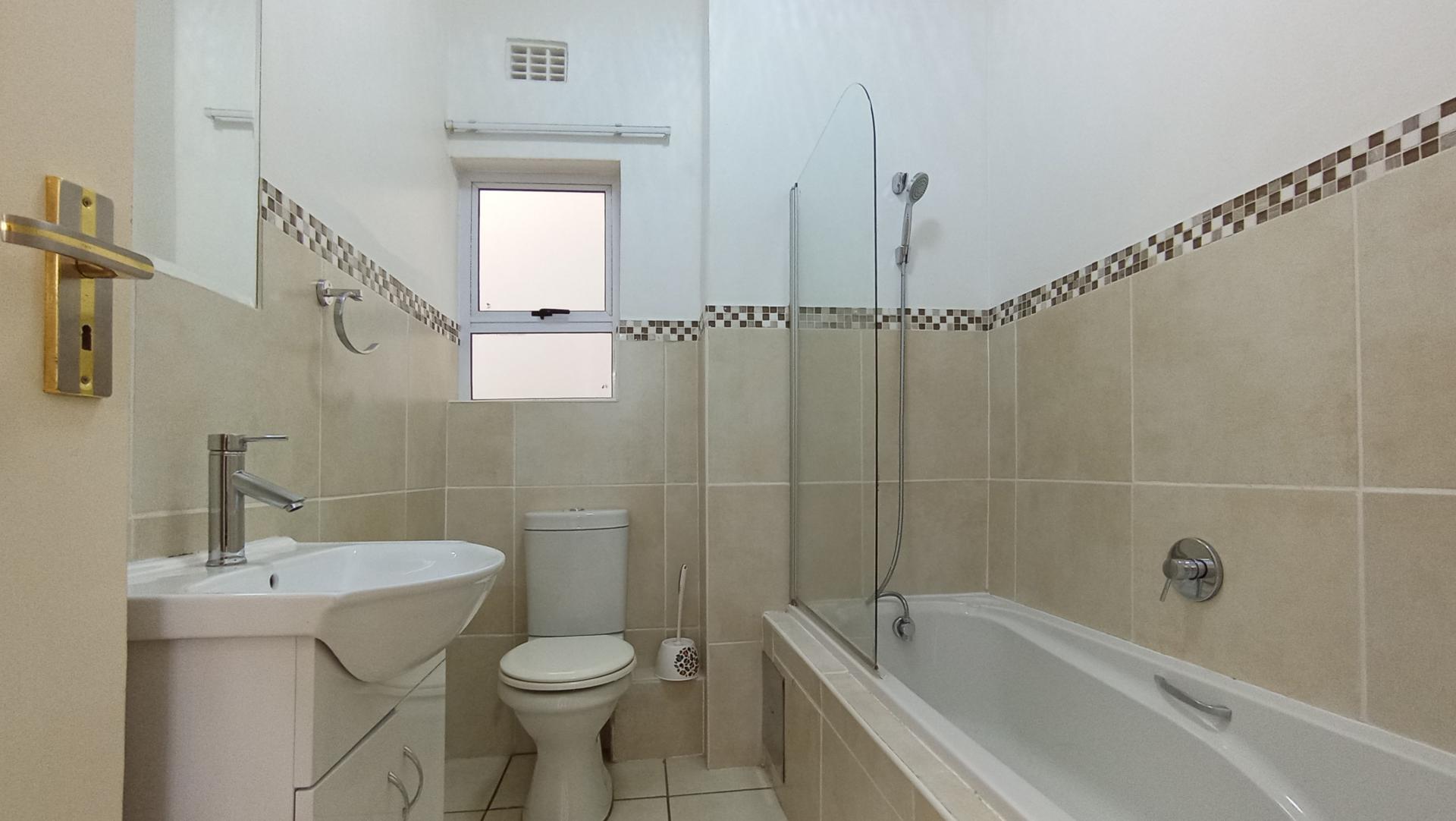 Bathroom 1 - 5 square meters of property in Parkview